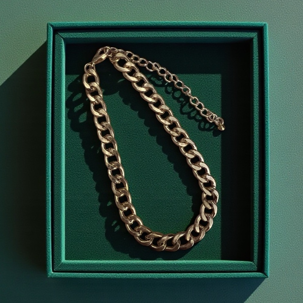 Elegant Gold Chain Necklace